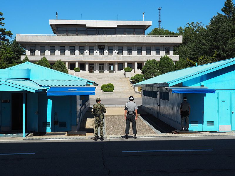 Panmunjom_three_soldiers_standing