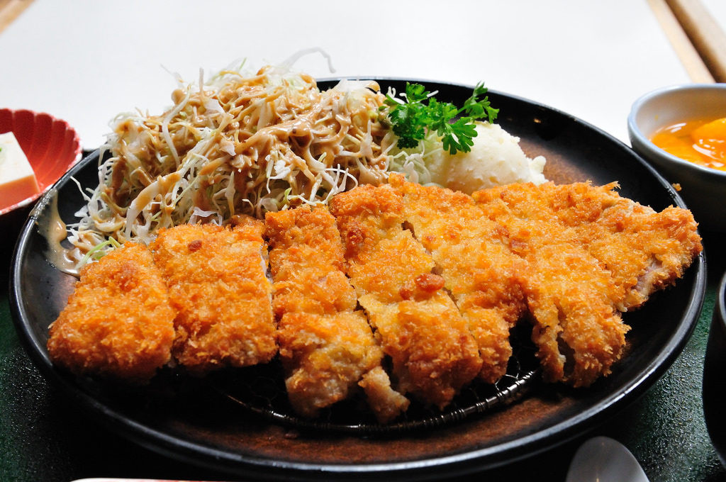 korean_donkatsu_with_salad