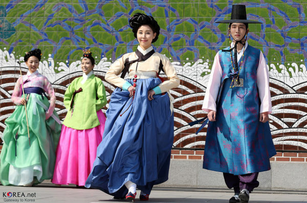Traditional Clothing: Hanbok - Korea Trip Guide