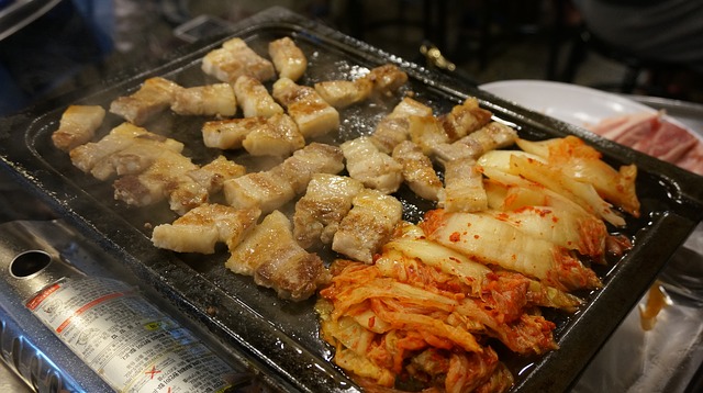 samhyupsal and kimchi